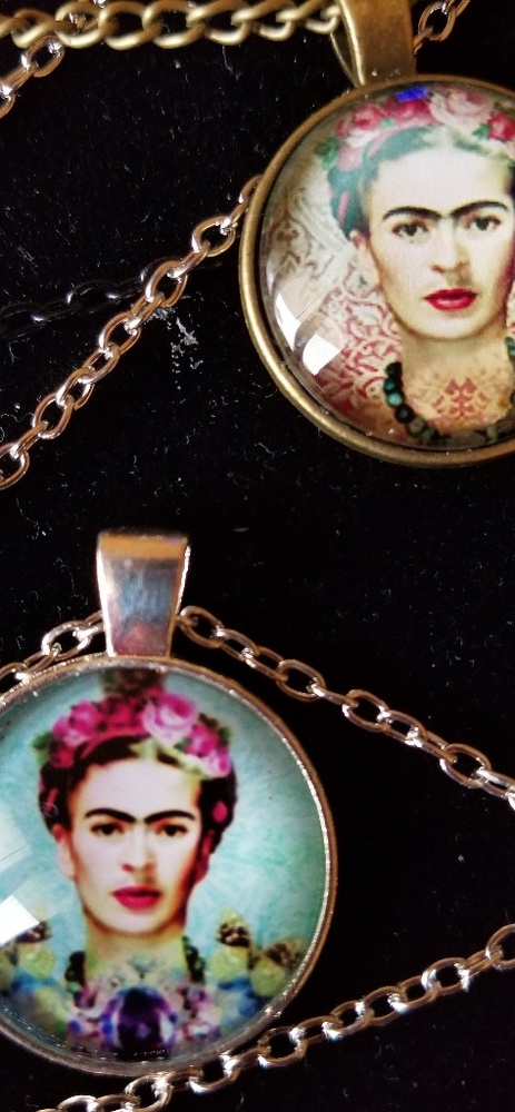 Frida Pendant & Chain